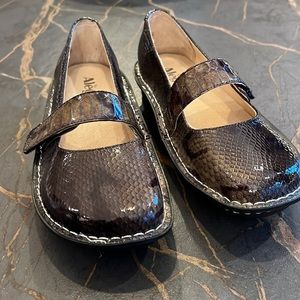 Algeria Mary Jane Style Women’s 37 snake pattern, shades of browns bronze olive